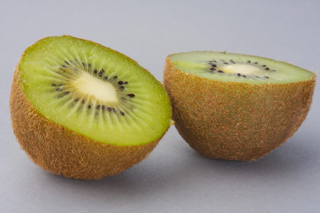 Fresh Kiwi Halves