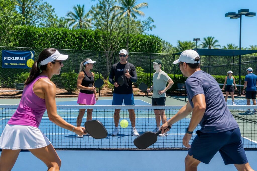 découvrez les règles essentielles du pickleball et nos conseils pratiques pour bien débuter ce sport dynamique et en pleine expansion.